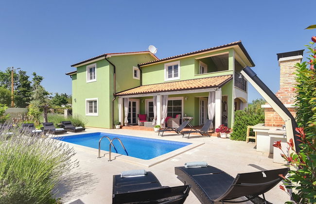 Detached Villa With Swimming Pool in the East of Istria Near the Sea - Foto 32