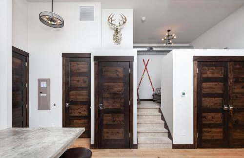 BEST Location, Large & Modern, Glacier Avails! - Foto 27