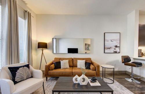 Lux Modern Art Apartment Near Eateries and Theater by RGS - Foto 12