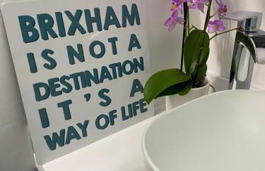 Little Trevio - seaside haven with parking and sea views - Photo 14