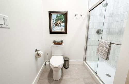 Lakeside Cabin - Serene Retreat with Lake Monroe Views and Wraparound Deck in Brown County - Foto 25