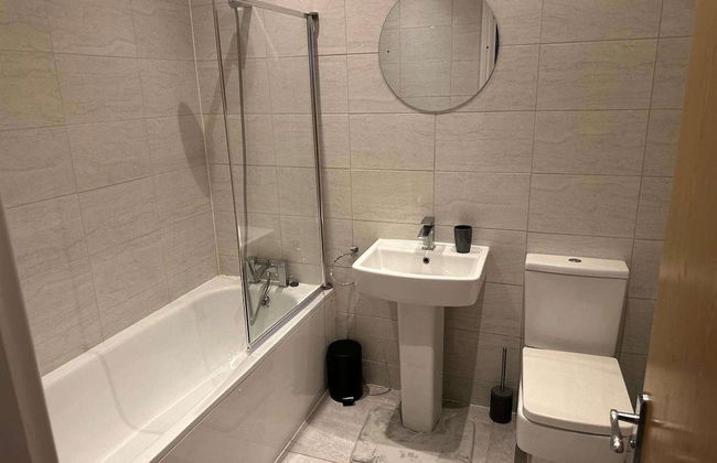 Immaculate 1-bed Apartment in Walton on the Naze - Photo 9