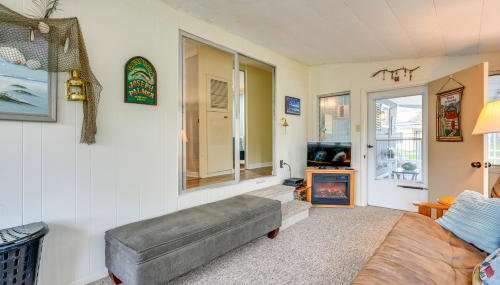 Walk to Lake Huron Pet-Friendly Caseville Cottage - Foto 5