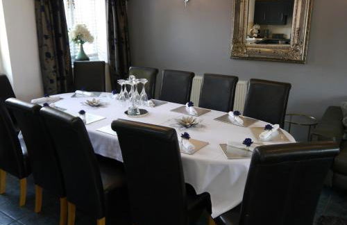 The Shakespeare Lodge - Sleeps up to 12 - 2 HOT TUBS - Foto 4