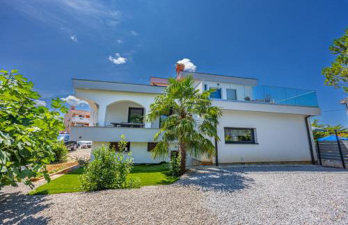 VILLA NINA MALINSKA 150m FROM THE BEACH, SWIMMING POOL - Foto 55