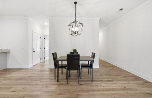 Stylish 2BR2BA Stay Open Layout - Foto 12