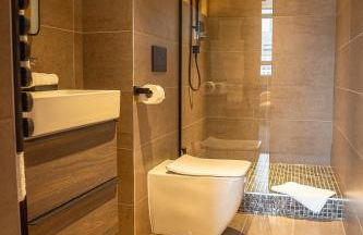 SAINT PAUL - Unrivalled 3BR Penthouse Apartment with Hot Tub Leeds - Foto 18