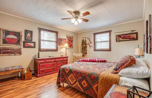 Hayward Home with Private Deck, Fire Pit and Kayak! - Foto 8