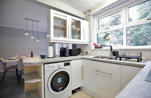 Spacious 3BR by Avalora Shortlets & Serviced Accommodations Queensway with big garden, Near train station - Foto 44