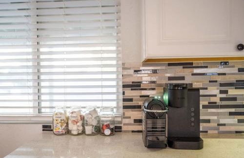 Private Upper Unit Home, Pet Friendly, Min to DT - Foto 7