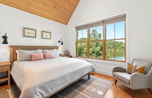 Dockside of the Moon - Photo 20