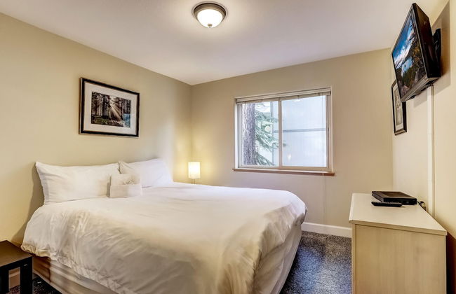 Nestled Pines Retreat Hot Tub, Pool Tahoe, Foosball, +more! - Foto 9