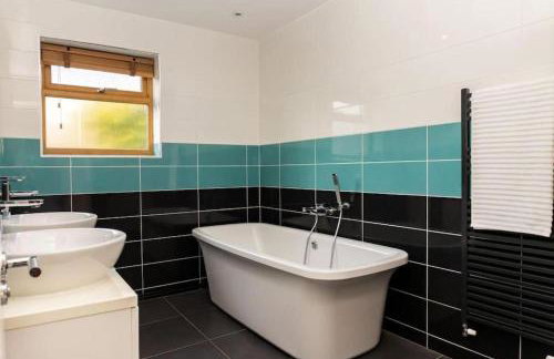 4 Bed Detached Home-Gloucester-Sleeps 10-Parking for 3-Work or Leisure - Foto 21