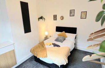 Elegant 3BR Family-Friendly - Sleeps 5 - Fast WiFi -Parking - Netflix - Photo 1