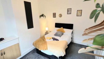 Elegant 3BR Family-Friendly - Sleeps 5 - Fast WiFi -Parking - Netflix - Photo 1
