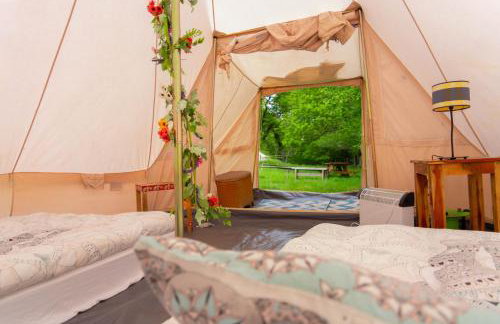 Wood Cabin & 4 Large Bell Tents - Hapus Hideaway - Foto 42