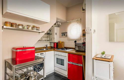 Duplex with free parking - Photo 6