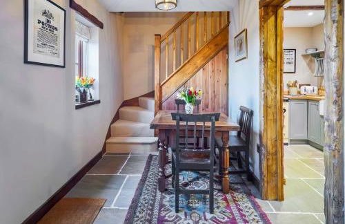 Rustic Retreat - Photo 3