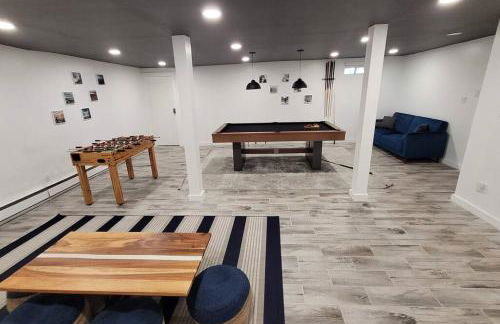 Large Vacation Home Villa- Pool, Indoor Hotub, Game Room, up to 25 guests - Foto 16