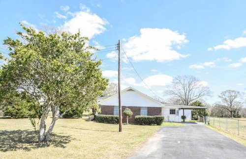 Classic Colonial Home near Main Street - Foto 9