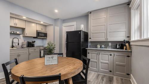 Completely Remodeled Walking Distance to Downtown Close to the Beach Downstairs Washer Dryer - Foto 3