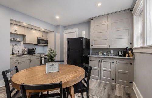 Completely Remodeled Walking Distance to Downtown Close to the Beach Downstairs Washer Dryer - Foto 3