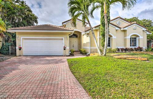 Poolside Paradise with Lake Views in Miramar! - Foto 35