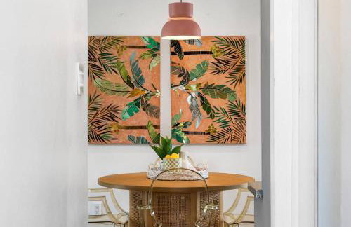 Whimsical Oasis Retreat by Rather Be Properties - Foto 16