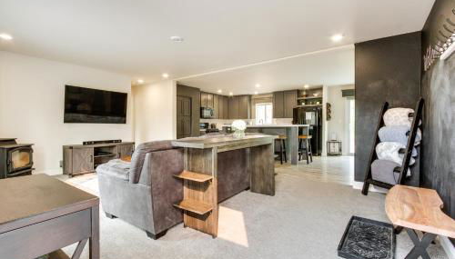 Riverfront Helena Retreat with Small Dock and Kayaks! - Foto 3