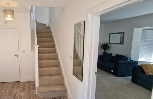 Peterborough - House - Sleeps 8 - Parking - Garden - Foto 15