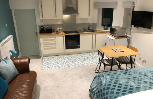 Hideaway between Coast and Moors in a beautiful Village apartment - Photo 2