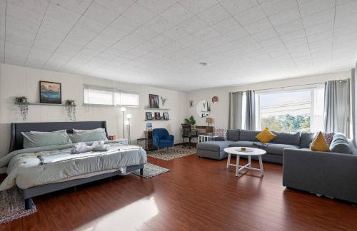 Relaxing 4 bedroom - Full Kitchen & Dining - BART - Photo 2