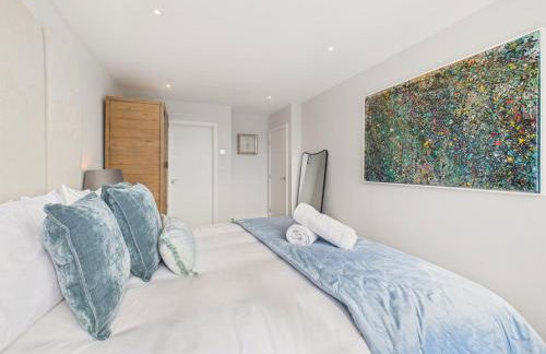 Skydeck at The Liner – Stylish 2-Bed / 2-Bath Top Floor with Panoramic Sea Views - Foto 25