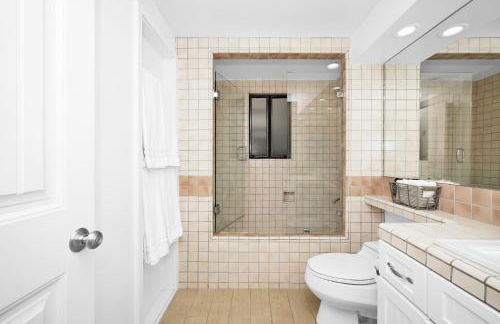 4 bedroom Home in Quiet Neighborhood near Beach - Photo 43