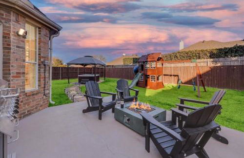 Luxury Home w Hot Tub near DFW Airport - Photo 41