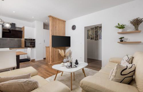 Apartment Flowers - Photo 22