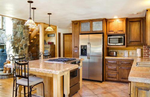 Lacys Log Cabin Alto Home with Mountain Views! - Foto 12