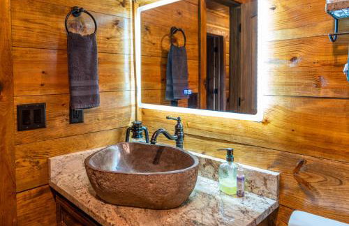 River Lodge Escape with Hot Tub - Foto 36