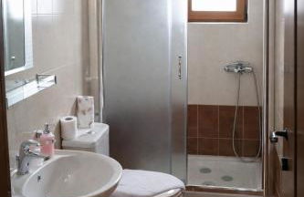 Orama Hotel - Serene Lake Plastira Retreat with Stunning Views - Photo 54