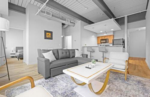 Spacious 2 BD Apt l Downtown Cleveland l Free Parking - Photo 3