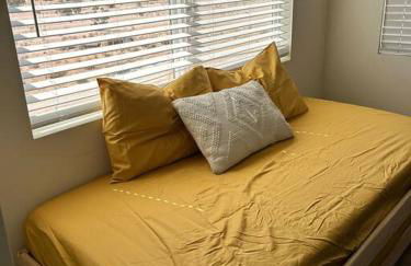 Serene Modern Home Backdoor with great WiFi, games, movies, patio seating and bbq Easy Access to North Joshua Tree National Park in 10 minutes - Foto 32