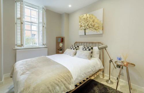 Elegant Epsom Flat in Period Building - Photo 16