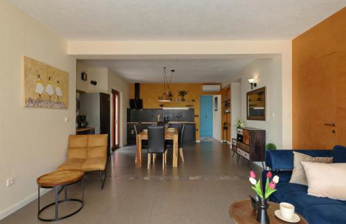 Apartment Serenity with Private Pool Near the Beach - Photo 13