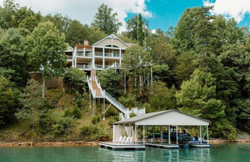 Waterfront Retreat with Dock, Pool and Jet Skis - Foto 1