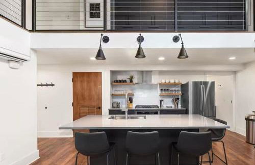 Downtown Luxe Historic Roots & Private Parking - Foto 8