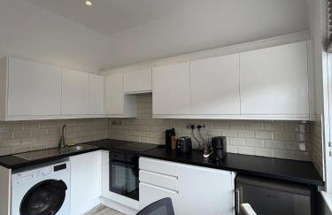 Modern Studio Flat with Balcony in Heart of London - Foto 23