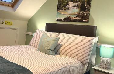 Ideal 4-bed home sleeps 7 - Nr Trafford Ctr & M60 - Foto 53