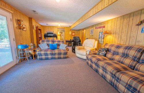 Martinsville Gem - Fireplace, Pets, Near the Park - Foto 12