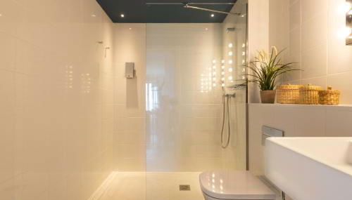 Port Plaza Apartments - Foto 5, Shower