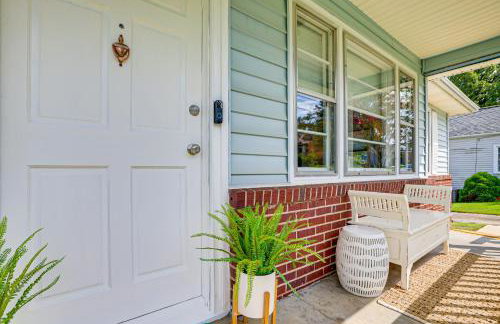 Families Welcome, Fenced Yard: Inviting Greer Home - Photo 22